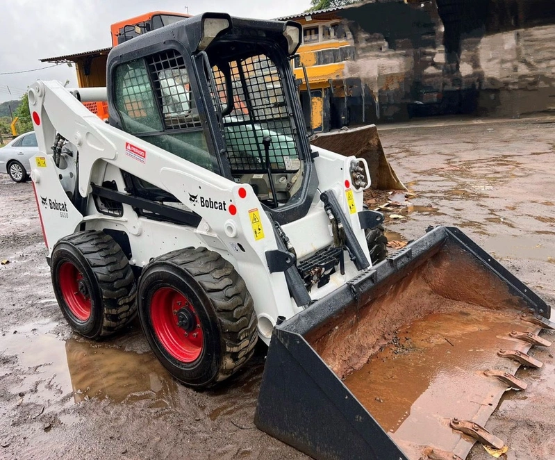 Minicarregadeira (Skid steer) 2014 Curitiba - PR | Sobratema Shopping